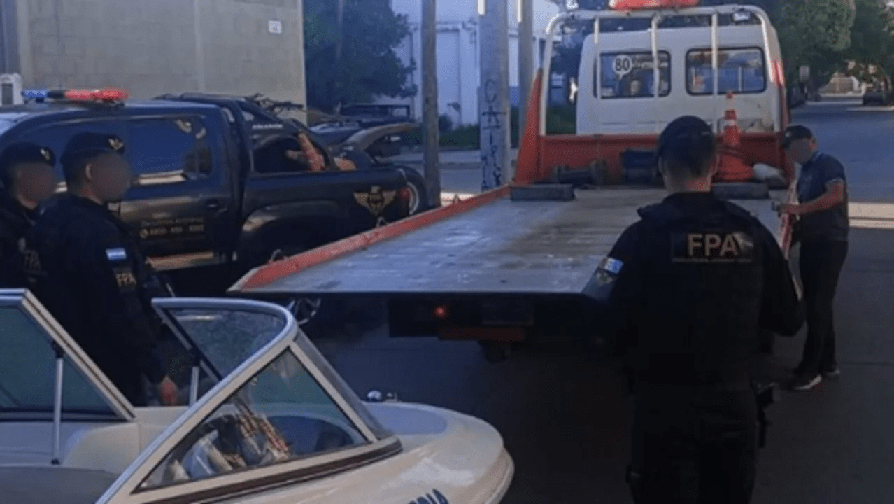 LANCHA SECUESTRADA POR ALLANADOS