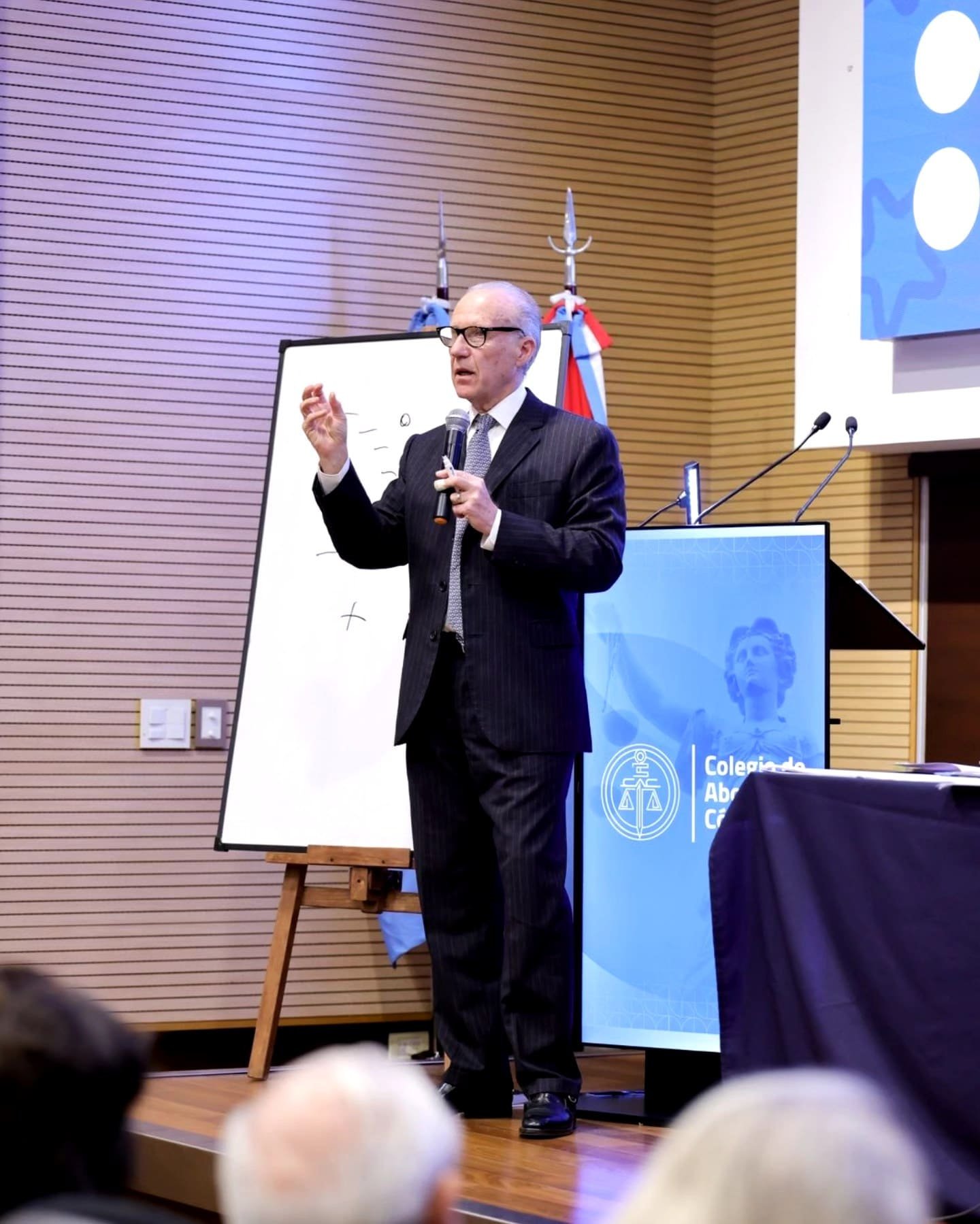 Rosenkrantz disertó en Córdoba y destacó que respetar los precedentes fortalece la democracia y el autogobierno