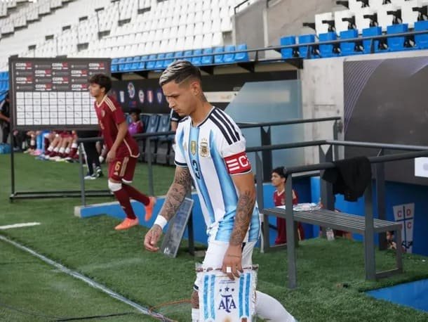 Simon Escobar jugador joven Argentino