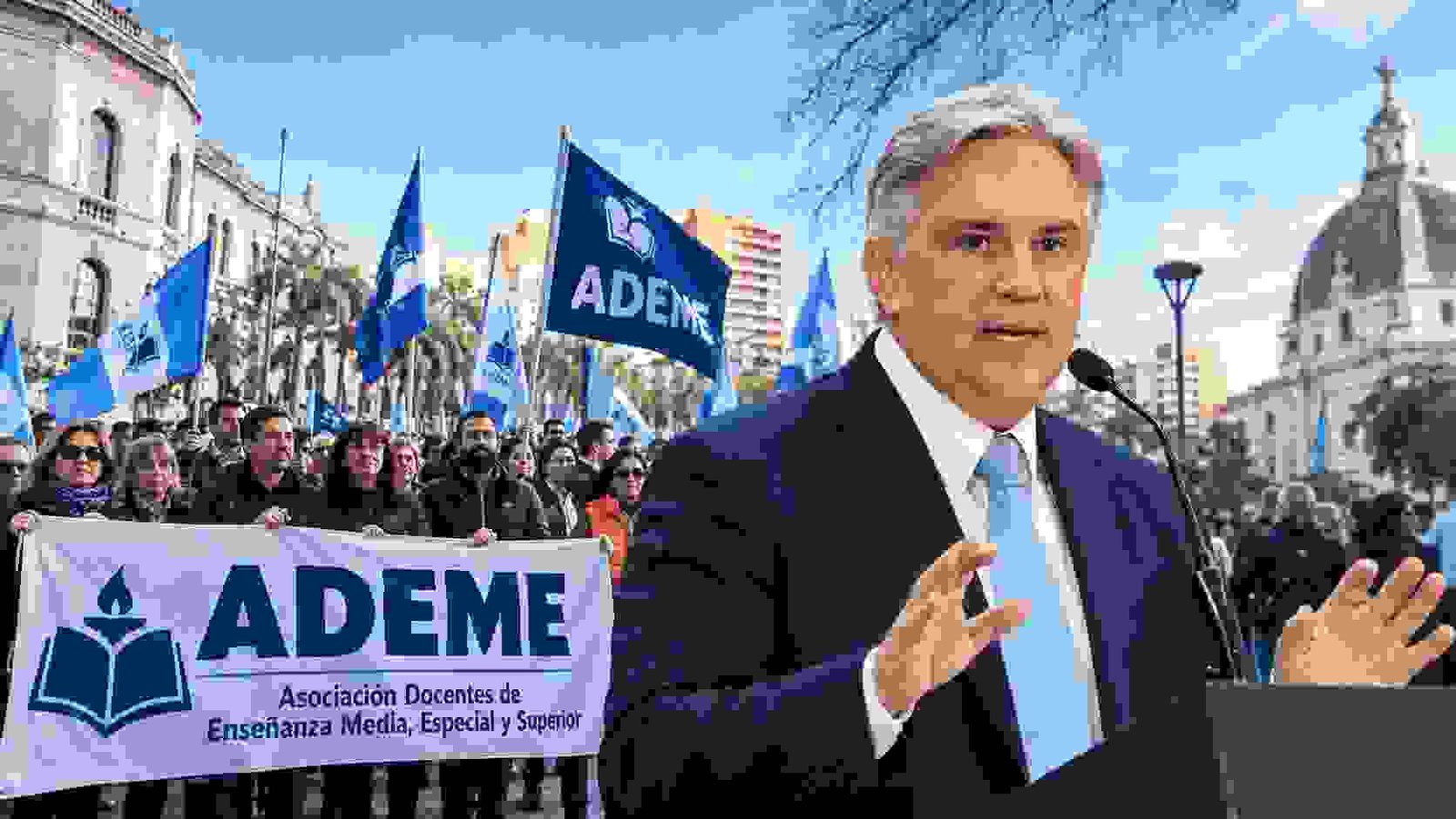 Discurso y banderas en la plaza (1) (1) (1)-compressed