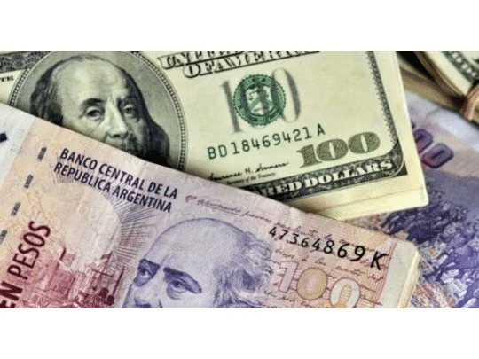 dolares y pesos